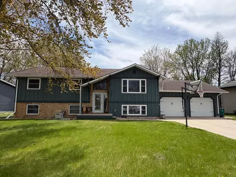 1305 14th Ave N, Wahpeton, ND 58075