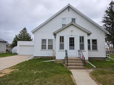 516 4th St SE, Deer River, MN 56636