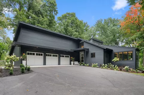 3 Crescent St, Wayzata, MN 55391