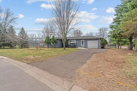 811 Page St SW, Isanti, MN 55040
