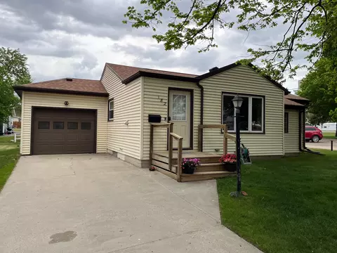 182 14th St, Windom, MN 56101