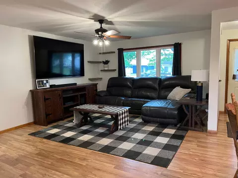 Living - 182 14th St, Windom, MN 56101 photo 2 of 3