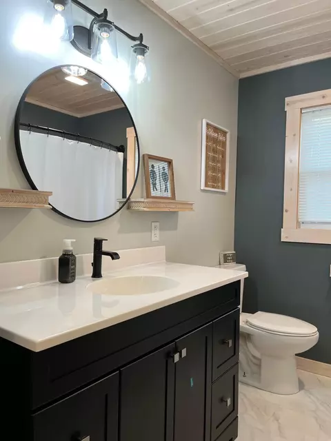 Bath - 182 14th St, Windom, MN 56101 photo 1 of 5