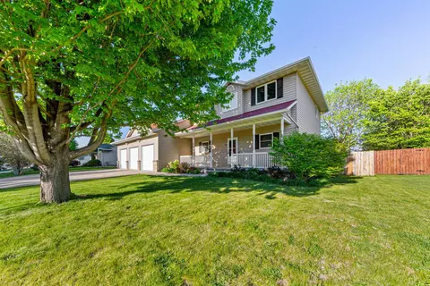 227 Woodhaven Ln, Mankato, MN 56001