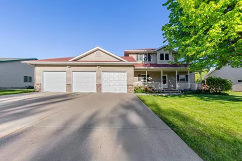 227 Woodhaven Ln, Mankato, MN 56001