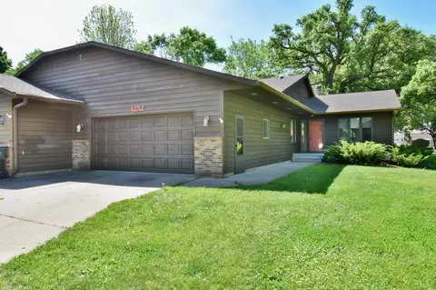 1252 Rolling Oaks Ln NW, Hutchinson, MN 55350
