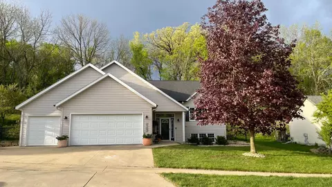 2107 Ponderosa Dr SW, Rochester, MN 55902