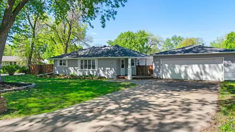 1820 Oak St, Hastings, MN 55033