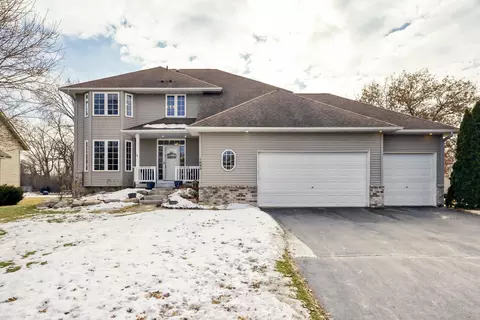 1693 Windsor Dr S, Shakopee, MN 55379
