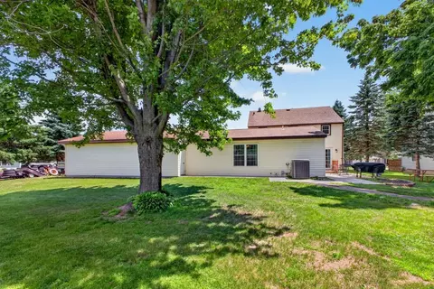 Exterior - 2209 6th St NW, Austin, MN 55912 photo 4 of 7