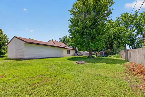 Exterior - 2209 6th St NW, Austin, MN 55912 photo 6 of 7