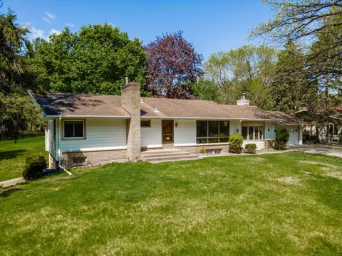 1125 Oakview Ln N, Plymouth, MN 55441