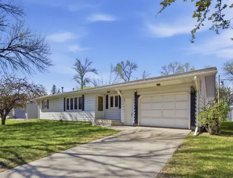 208 10 12 Ave W, West Fargo, ND 58078