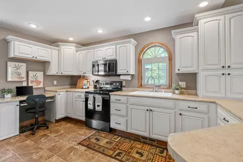 Kitchen - 10039 Amigo Trl, Grey Eagle, MN 56336 photo 2 of 3