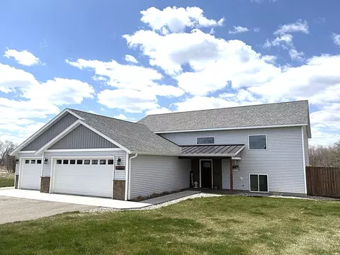 7822 Hummingbird Ln SW, Alexandria, MN 56308