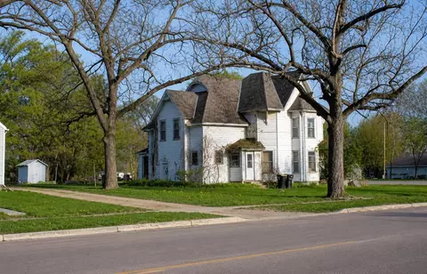 211 Dugan St N, Welcome, MN 56181