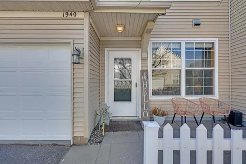 1940 Bluestem Ln, Shoreview, MN 55126