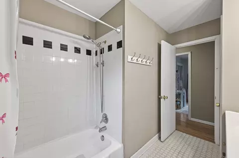 Bath - 2041 Emerald Ln, Eagan, MN 55122 photo 2 of 3