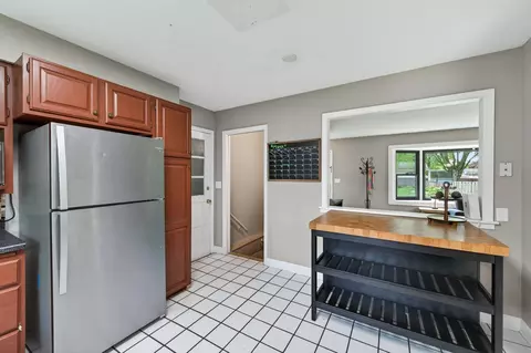 Kitchen - 2041 Emerald Ln, Eagan, MN 55122 photo 4 of 4