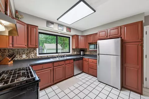 Kitchen - 2041 Emerald Ln, Eagan, MN 55122 photo 3 of 4