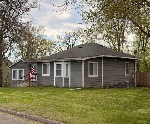 513 Park St S, Mora, MN 55051