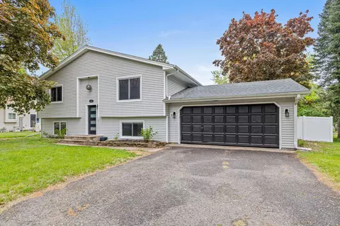 142 Canterbury Rd, Circle Pines, MN 55014