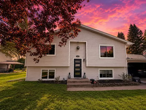 142 Canterbury Rd, Circle Pines, MN 55014