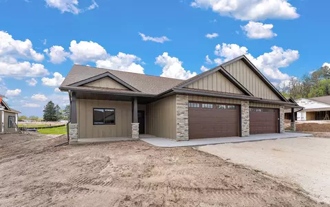 1077 Legend Ln, River Falls, WI 54022