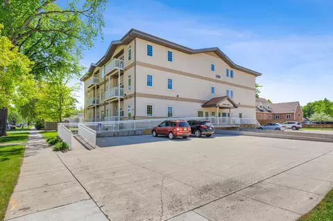 203 6th St S #101, Moorhead, MN 56560