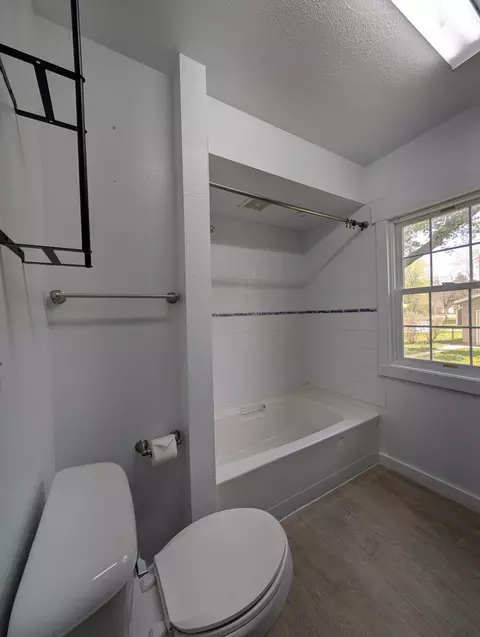 Bath - 160 10th St, Tracy, MN 56175 photo 1 of 3