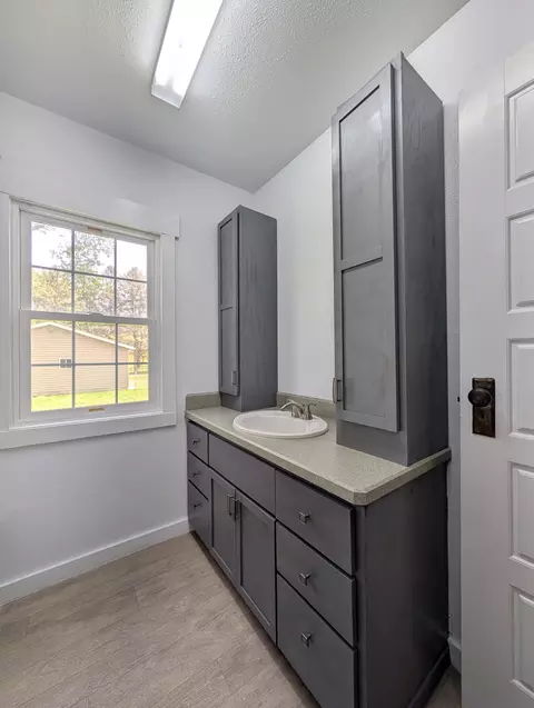 Bath - 160 10th St, Tracy, MN 56175 photo 2 of 3