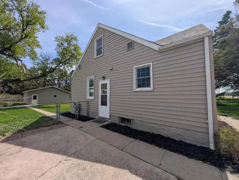 Exterior - 160 10th St, Tracy, MN 56175 photo 3 of 6