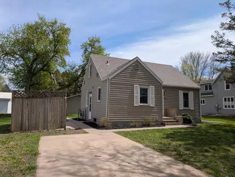 160 10th St, Tracy, MN 56175