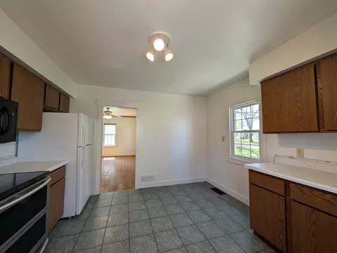Kitchen - 160 10th St, Tracy, MN 56175 photo 4 of 4