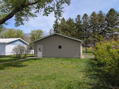 Exterior - 160 10th St, Tracy, MN 56175 photo 5 of 6
