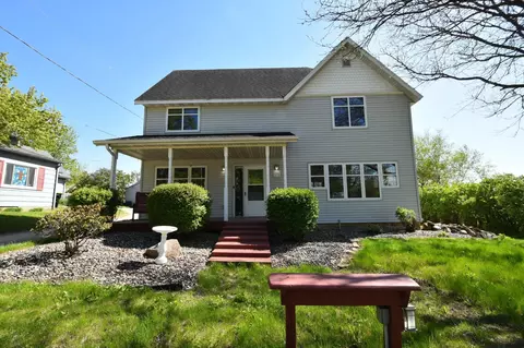 131 E 7th St, Zumbrota, MN 55992