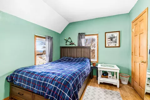 Bedroom - 822 E 7th St, Duluth, MN 55805 photo 2 of 4