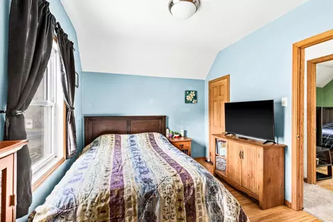 Bedroom - 822 E 7th St, Duluth, MN 55805 photo 3 of 4