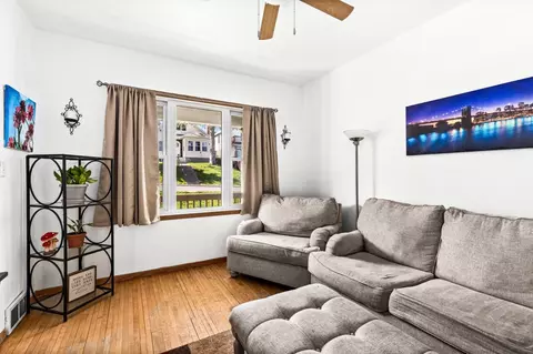 Living - 822 E 7th St, Duluth, MN 55805 photo 3 of 4