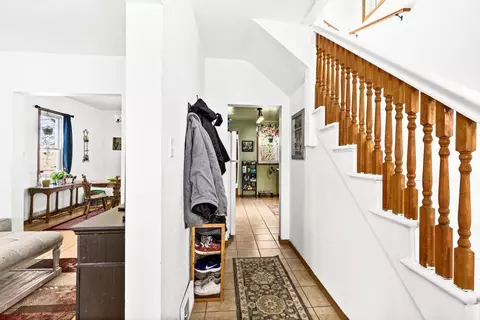 Entry Way - 822 E 7th St, Duluth, MN 55805 photo 2 of 3