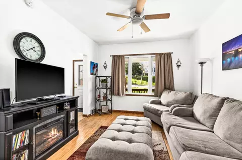Living - 822 E 7th St, Duluth, MN 55805 photo 4 of 4