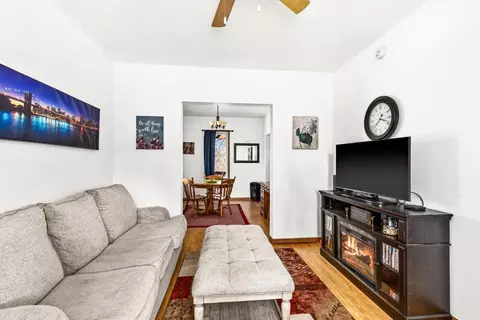 Living - 822 E 7th St, Duluth, MN 55805 photo 2 of 4