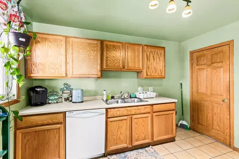 Kitchen - 822 E 7th St, Duluth, MN 55805 photo 2 of 4
