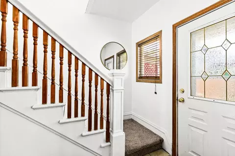 Entry Way - 822 E 7th St, Duluth, MN 55805 photo 1 of 3