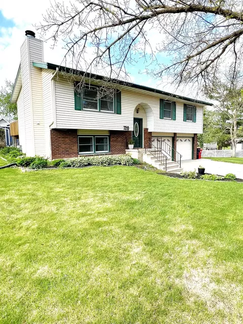 Exterior - 720 4th Ave NW, Plainview, MN 55964 photo 2 of 10