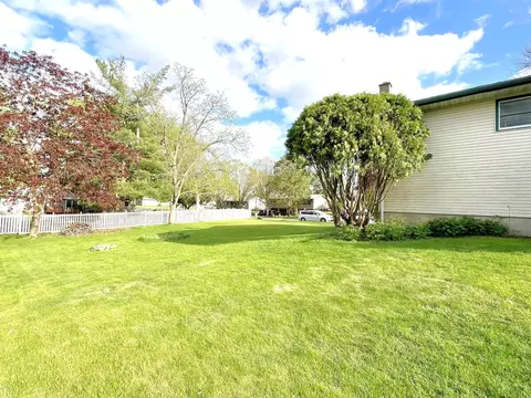 Exterior - 720 4th Ave NW, Plainview, MN 55964 photo 5 of 10