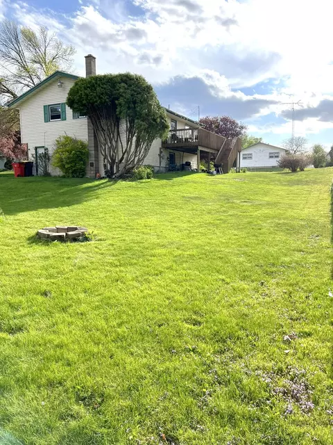 Exterior - 720 4th Ave NW, Plainview, MN 55964 photo 9 of 10
