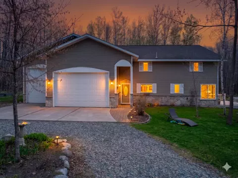 21564 Sugarbush Ln, Cohasset, MN 55721