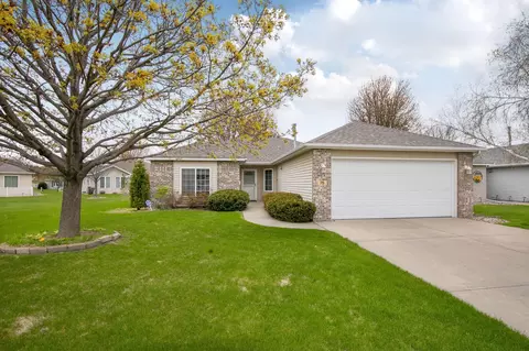 75 Willow Creek Dr, Waite Park, MN 56387