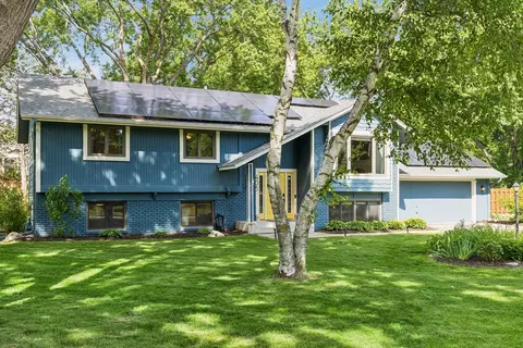 405 Merrimac Ln N, Plymouth, MN 55447